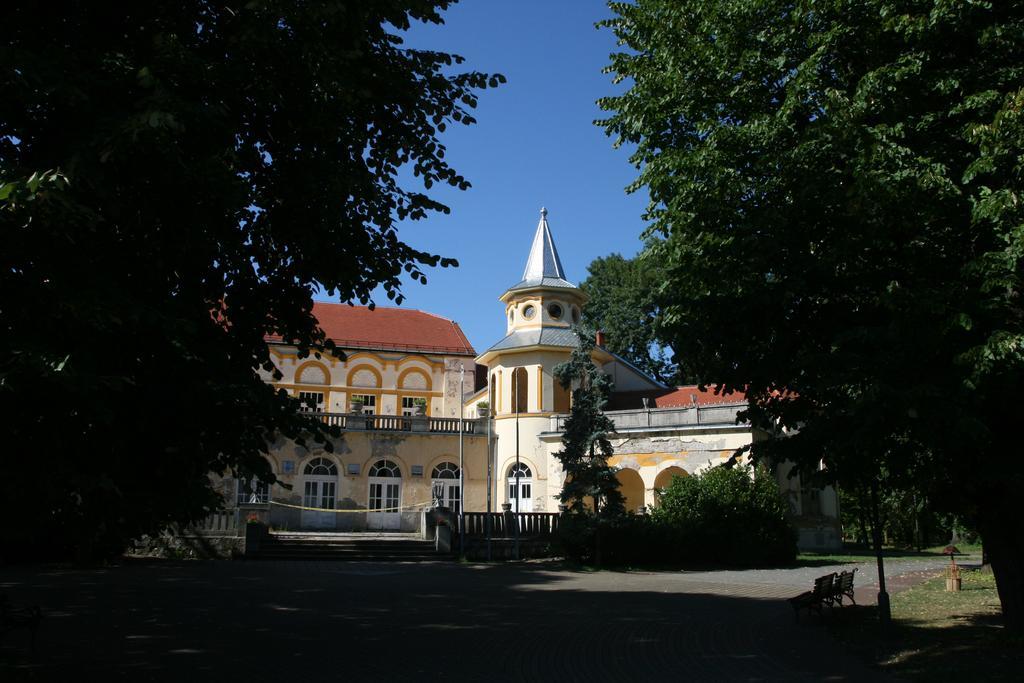 Lola Apartments Banja Koviljača Zewnętrze zdjęcie